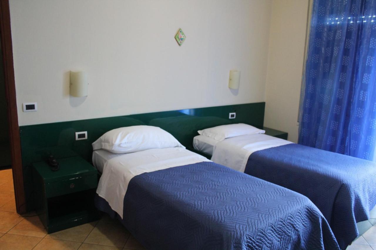 Hotel 106 Sellia Marina Ngoại thất bức ảnh